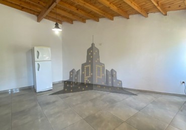 ALQUILER - MONOAMBIENTE PRIMER PISO POR ESCALERA - PEQUEÑO BALCON CERRADO - CASEROS 