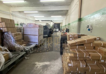 VENTA - GALPON + CASA 3 AMBIENTES PRIMES PISO - EXCELENTE PROPIEDAD  - CASEROS 